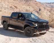 2022 Chevrolet Silverado ZR2 - Front Three-Quarter Wallpaper 190x150