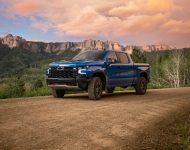2022 Chevrolet Silverado ZR2 - Front Three-Quarter Wallpaper 190x150