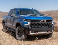 2022 Chevrolet Silverado ZR2 - Front Three-Quarter Wallpaper 190x150