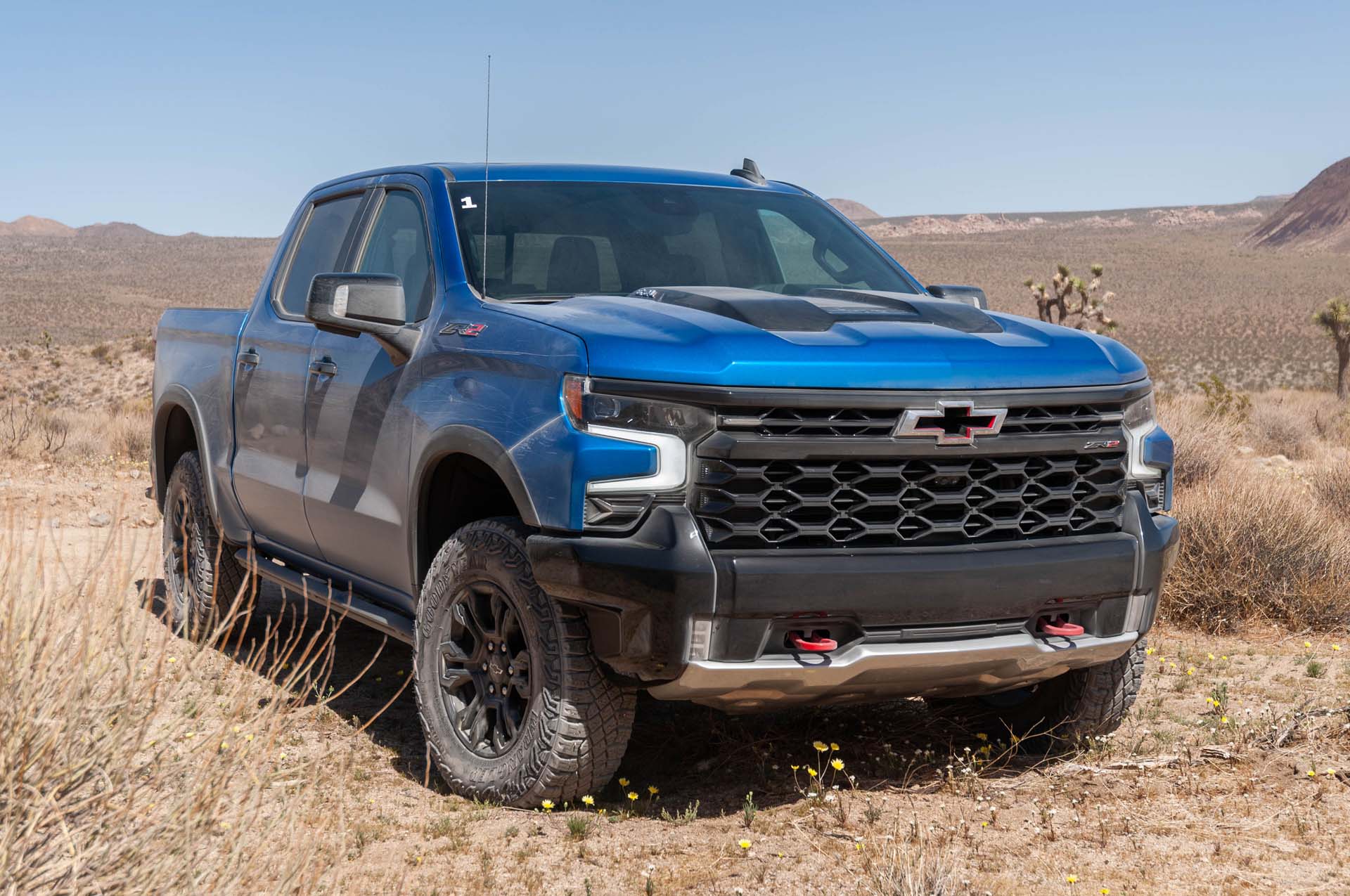 Download 2022 Chevrolet Silverado ZR2 - Front Three-Quarter HD Wallpaper 1920x1275 #29