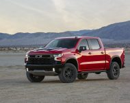 2022 Chevrolet Silverado ZR2 - Front Three-Quarter Wallpaper 190x150