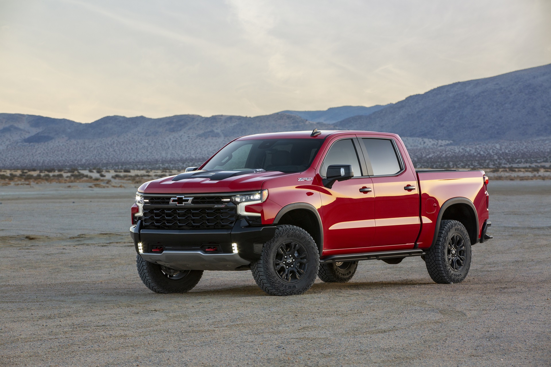 Download 2022 Chevrolet Silverado ZR2 - Front Three-Quarter HD Wallpaper 1920x1280 #15