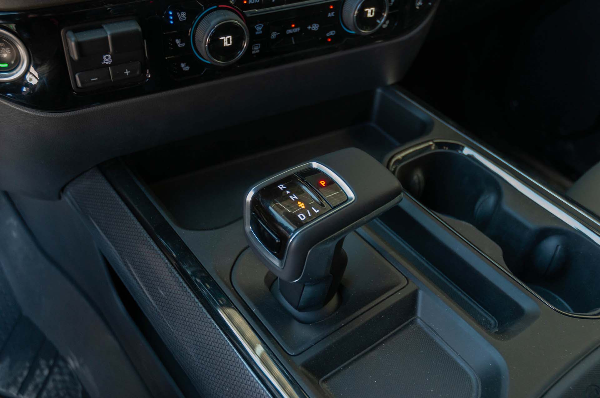 Download 2022 Chevrolet Silverado ZR2 - Interior, Detail HD Wallpaper 1920x1275 #88