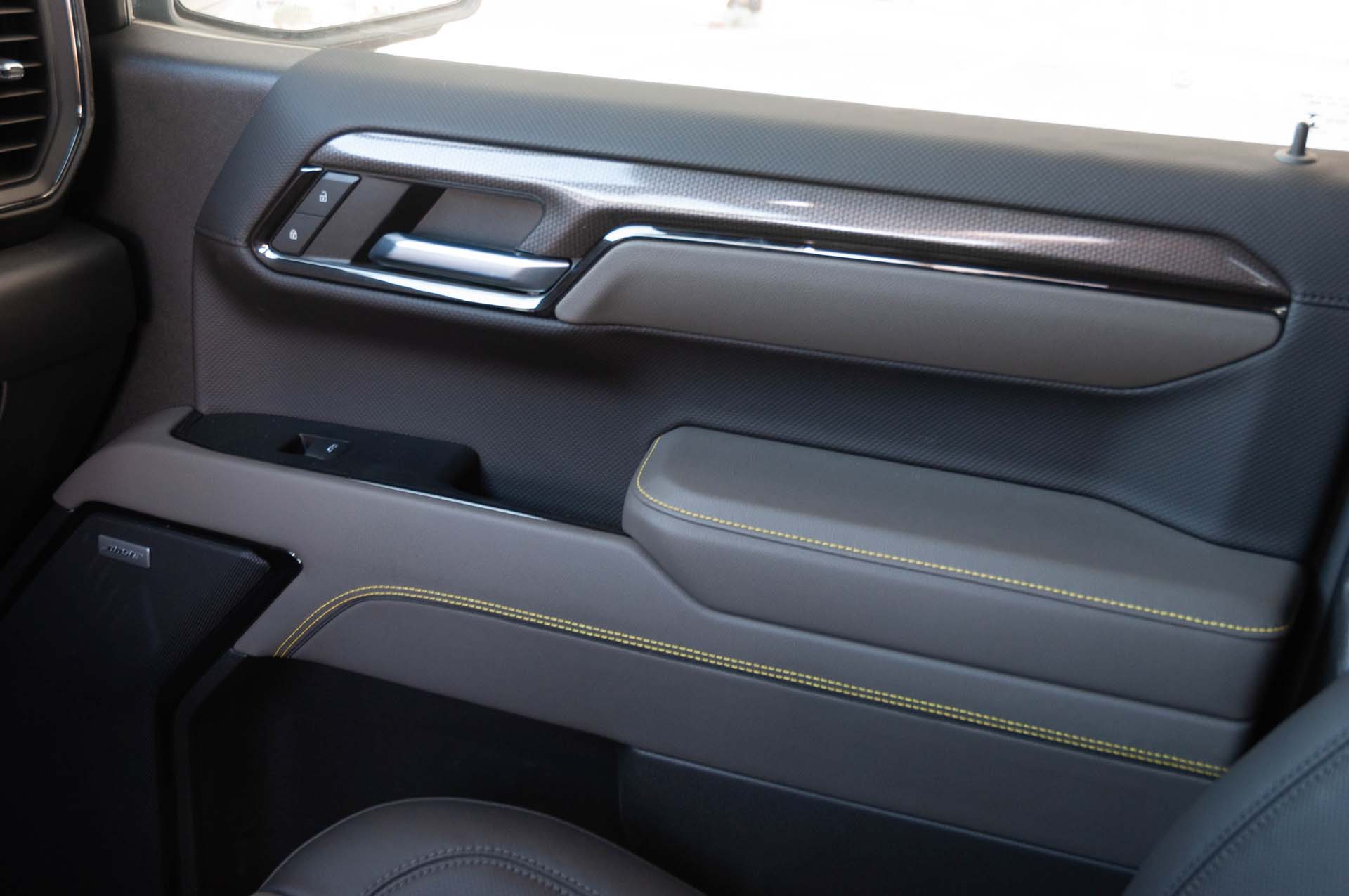 Download 2022 Chevrolet Silverado ZR2 - Interior, Detail HD Wallpaper 1920x1275 #90