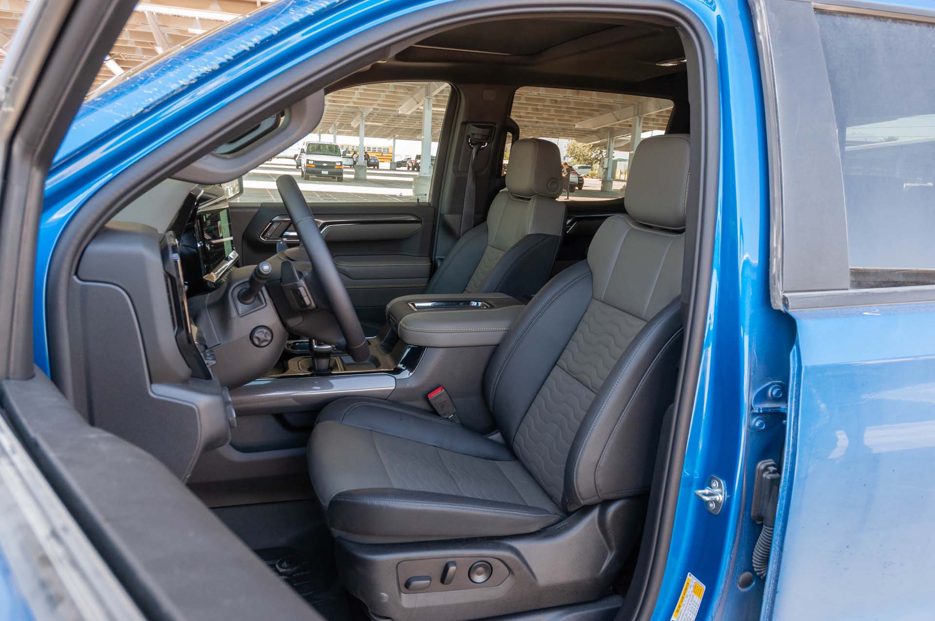 Download 2022 Chevrolet Silverado ZR2 - Interior, Front Seats HD Wallpaper 1920x1275 #77