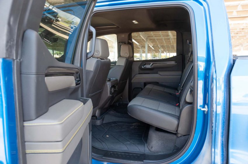 2022 Chevrolet Silverado ZR2 - Interior, Rear Seats Wallpaper 850x564 #81