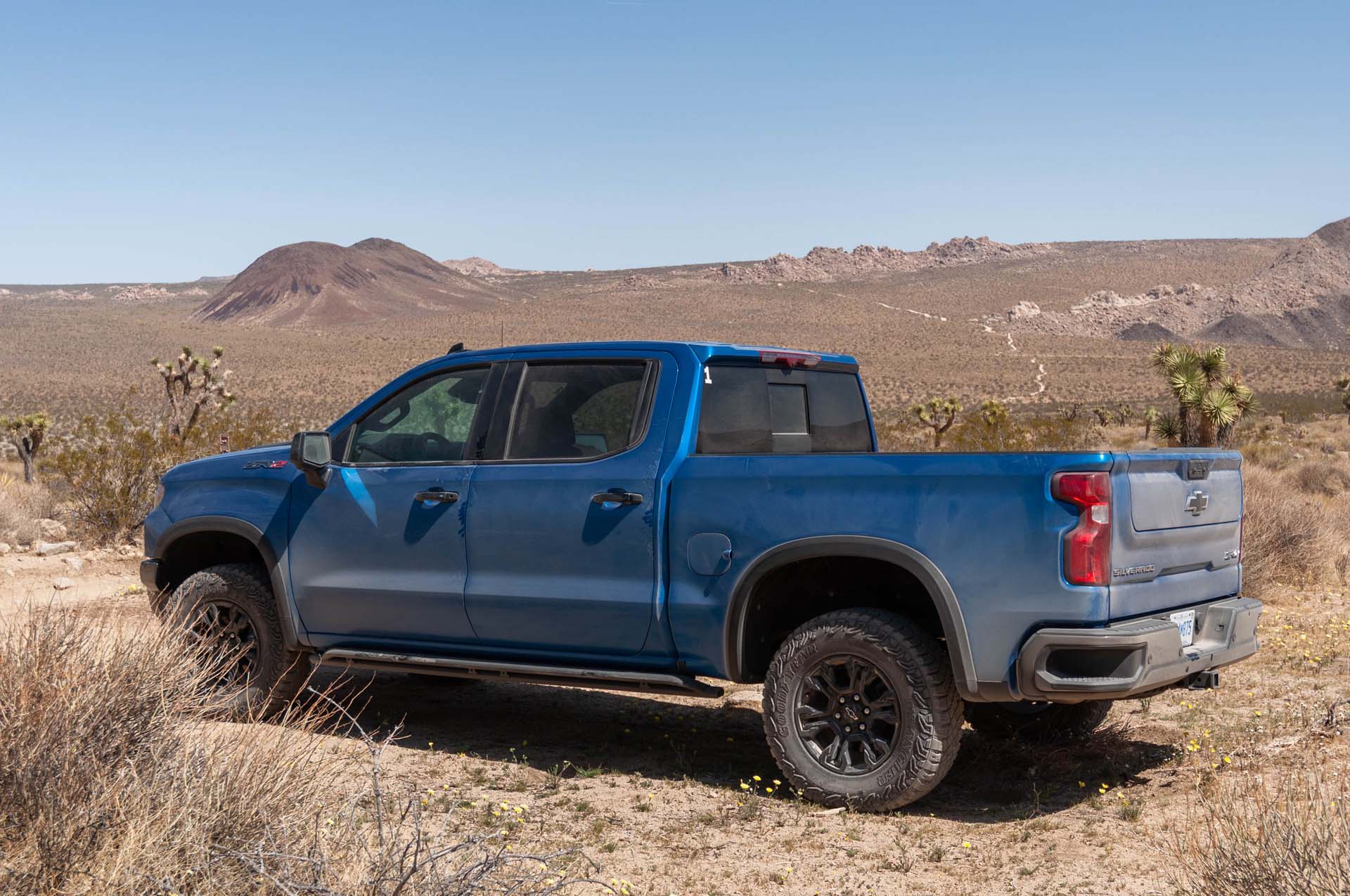 Download 2022 Chevrolet Silverado ZR2 - Rear Three-Quarter HD Wallpaper 1920x1275 #33