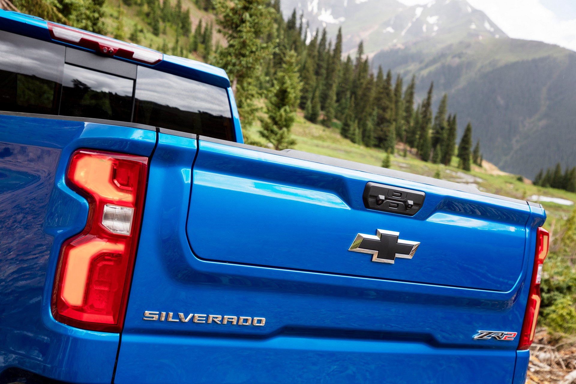 Download 2022 Chevrolet Silverado ZR2 - Tail Light HD Wallpaper 1920x1280 #11