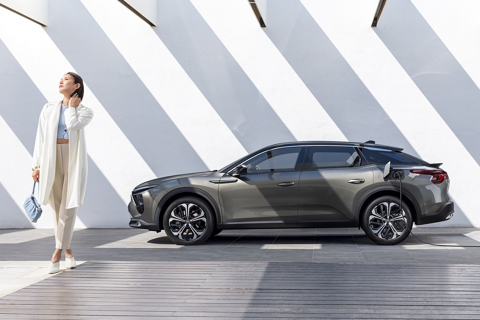 Download 2022 Citroën C5 X - Charging HD Wallpaper 1921x1281 #10