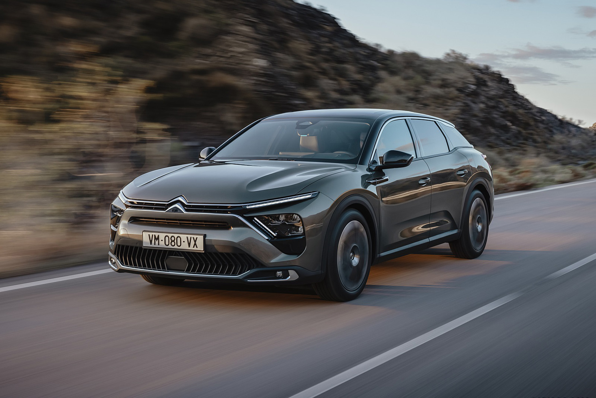 Download 2022 Citroën C5 X - Front Three-Quarter HD Wallpaper 1921x1281 #1