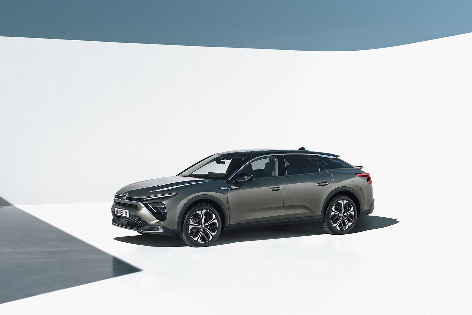 Download 2022 Citroën C5 X - Front Three-Quarter HD Wallpaper 1921x1281 #11