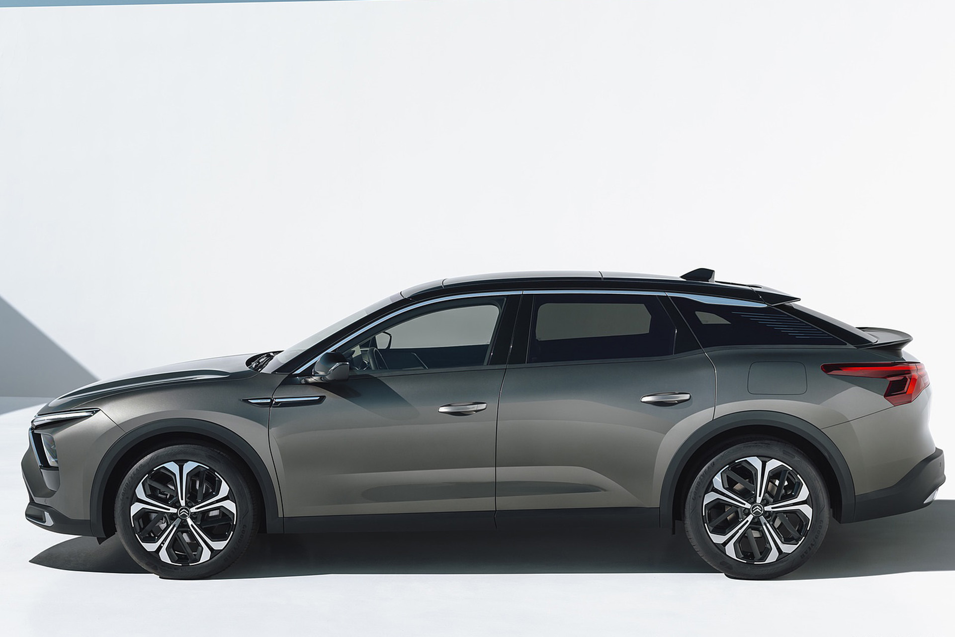 Download 2022 Citroën C5 X - Side HD Wallpaper 1921x1281 #12