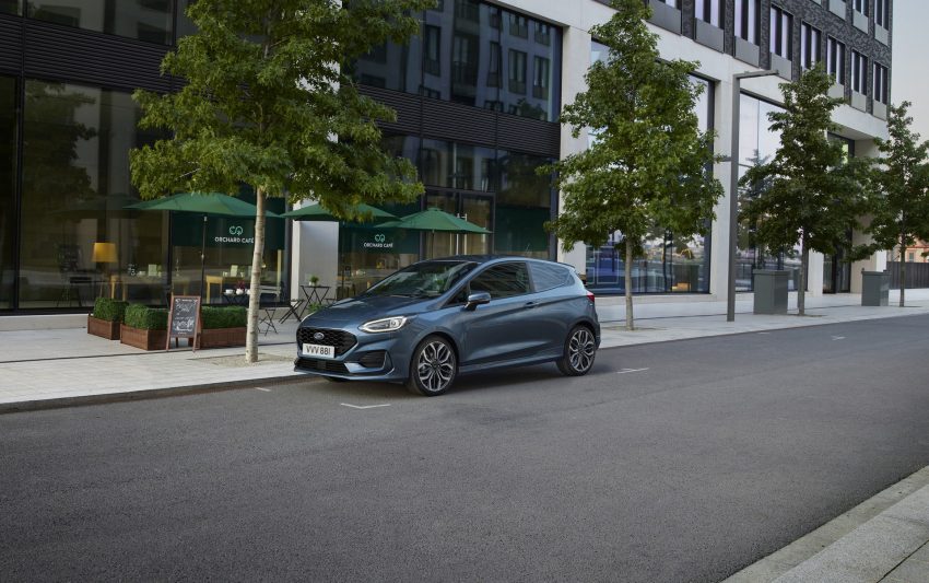 2022 Ford Fiesta Van - Front Three-Quarter Wallpaper 850x533 #4