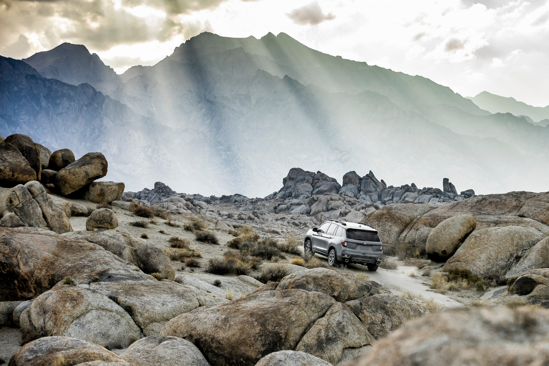 Download 2022 Honda Passport TrailSport - Rear Three-Quarter HD Wallpaper 1920x1281 #19