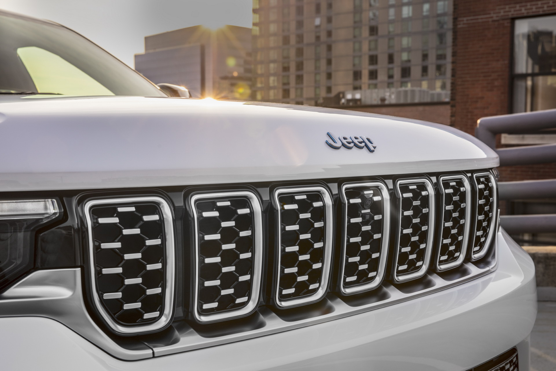 Download 2022 Jeep Grand Cherokee Summit 4xe - Grille HD Wallpaper 1921x1281 #58