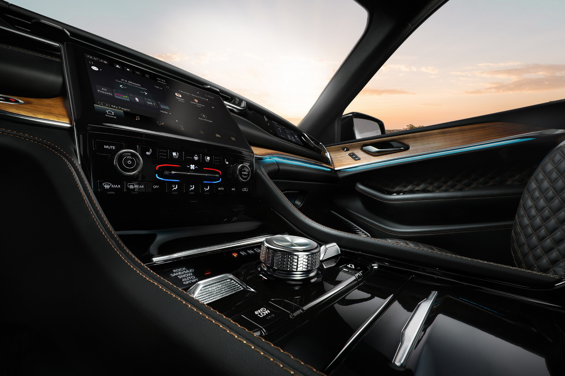 Download 2022 Jeep Grand Cherokee Summit Reserve - Central Console HD Wallpaper 1921x1281 #19