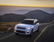 2022 Jeep Grand Cherokee Summit Reserve - Front Three-Quarter Wallpaper 190x150