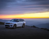 2022 Jeep Grand Cherokee Summit Reserve - Front Three-Quarter Wallpaper 190x150