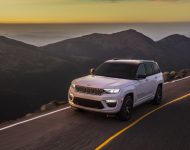 2022 Jeep Grand Cherokee Summit Reserve - Front Three-Quarter Wallpaper 190x150