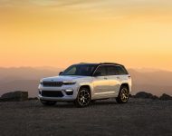 2022 Jeep Grand Cherokee Summit Reserve - Front Three-Quarter Wallpaper 190x150