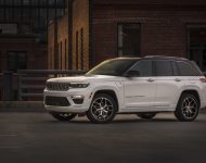 2022 Jeep Grand Cherokee Summit Reserve - Front Three-Quarter Wallpaper 190x150