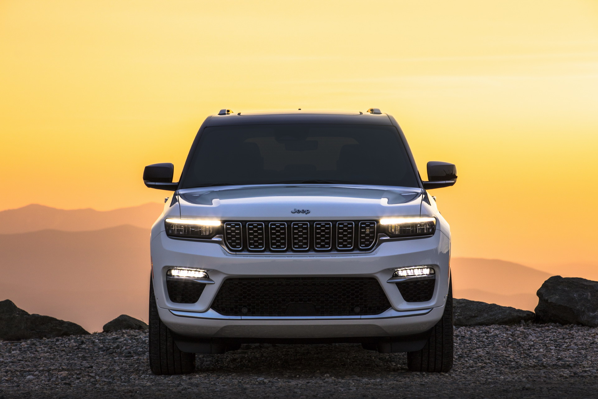Download 2022 Jeep Grand Cherokee Summit Reserve - Front HD Wallpaper 1921x1281 #2
