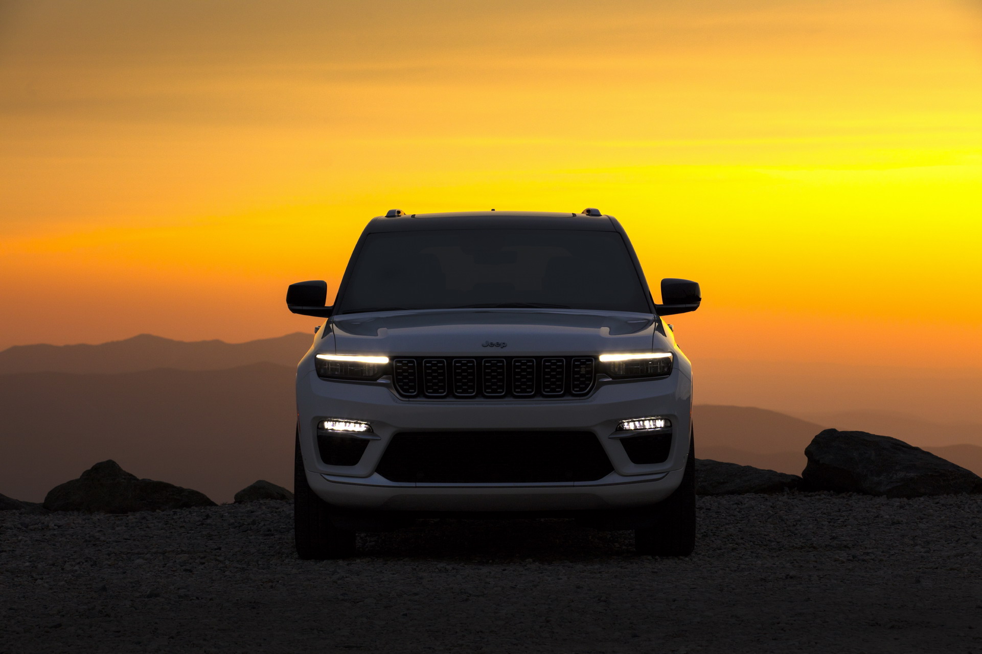 Download 2022 Jeep Grand Cherokee Summit Reserve - Front HD Wallpaper 1921x1281 #10