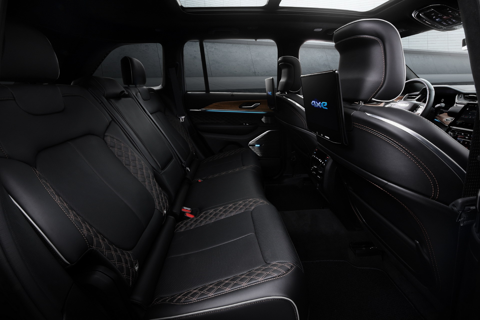 Download 2022 Jeep Grand Cherokee Summit Reserve - Interior, Rear Seats HD Wallpaper 1921x1281 #31