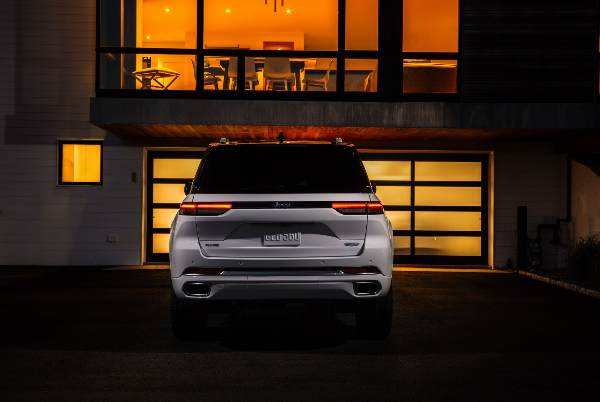 Download 2022 Jeep Grand Cherokee Summit Reserve - Rear HD Wallpaper 1921x1288 #16