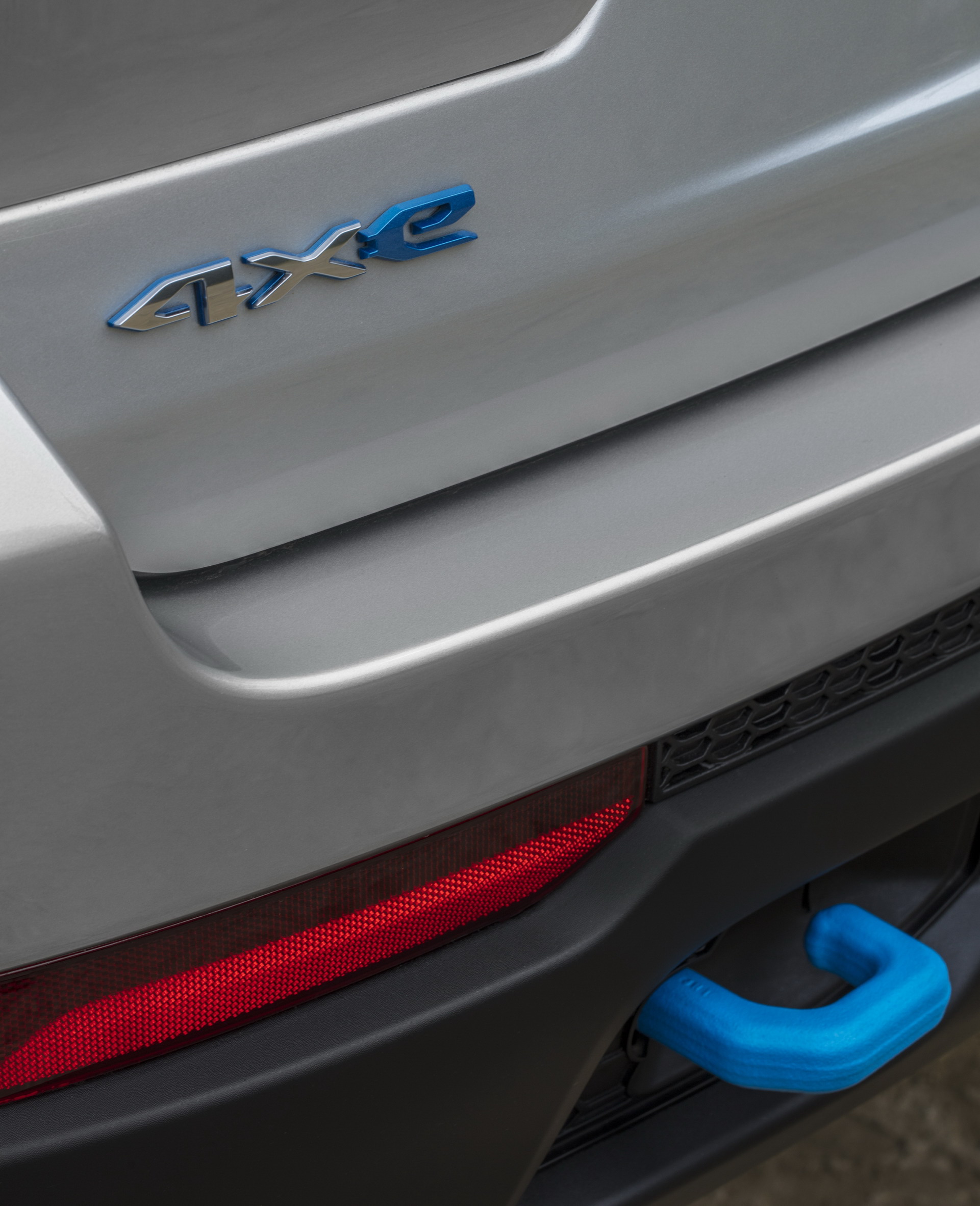 Download 2022 Jeep Grand Cherokee Trailhawk 4xe - Detail HD Phone Wallpaper 1921x2364 #49