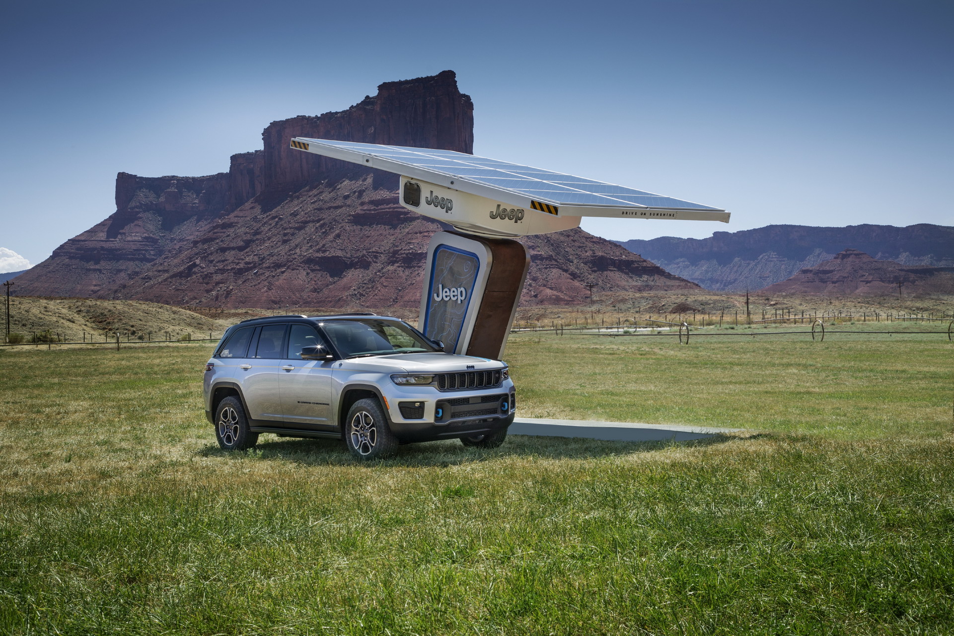 Download 2022 Jeep Grand Cherokee Trailhawk 4xe - Front Three-Quarter HD Wallpaper 1921x1281 #35