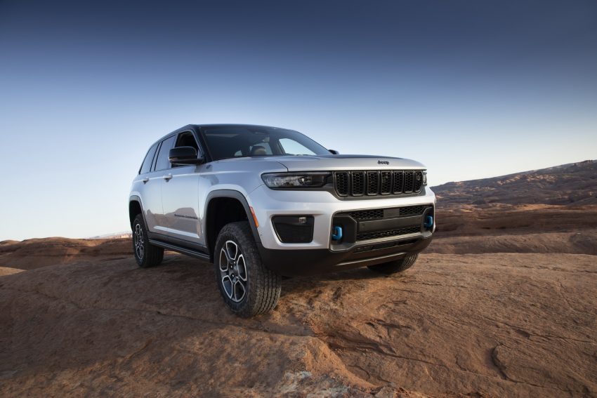 2022 Jeep Grand Cherokee Trailhawk 4xe - Front Three-Quarter Wallpaper 850x567 #30