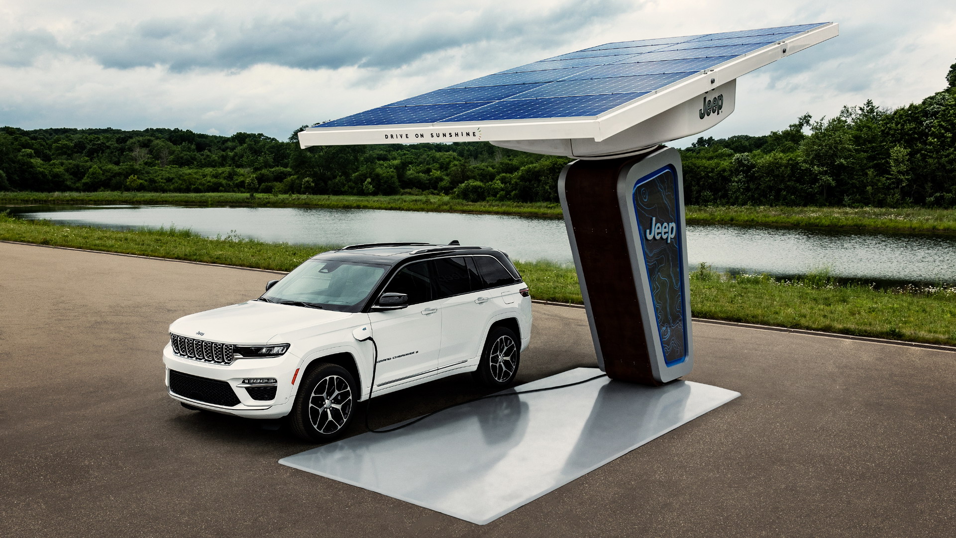 Download 2022 Jeep Grand Cherokee Trailhawk 4xe - Front Three-Quarter HD Wallpaper 1921x1081 #34