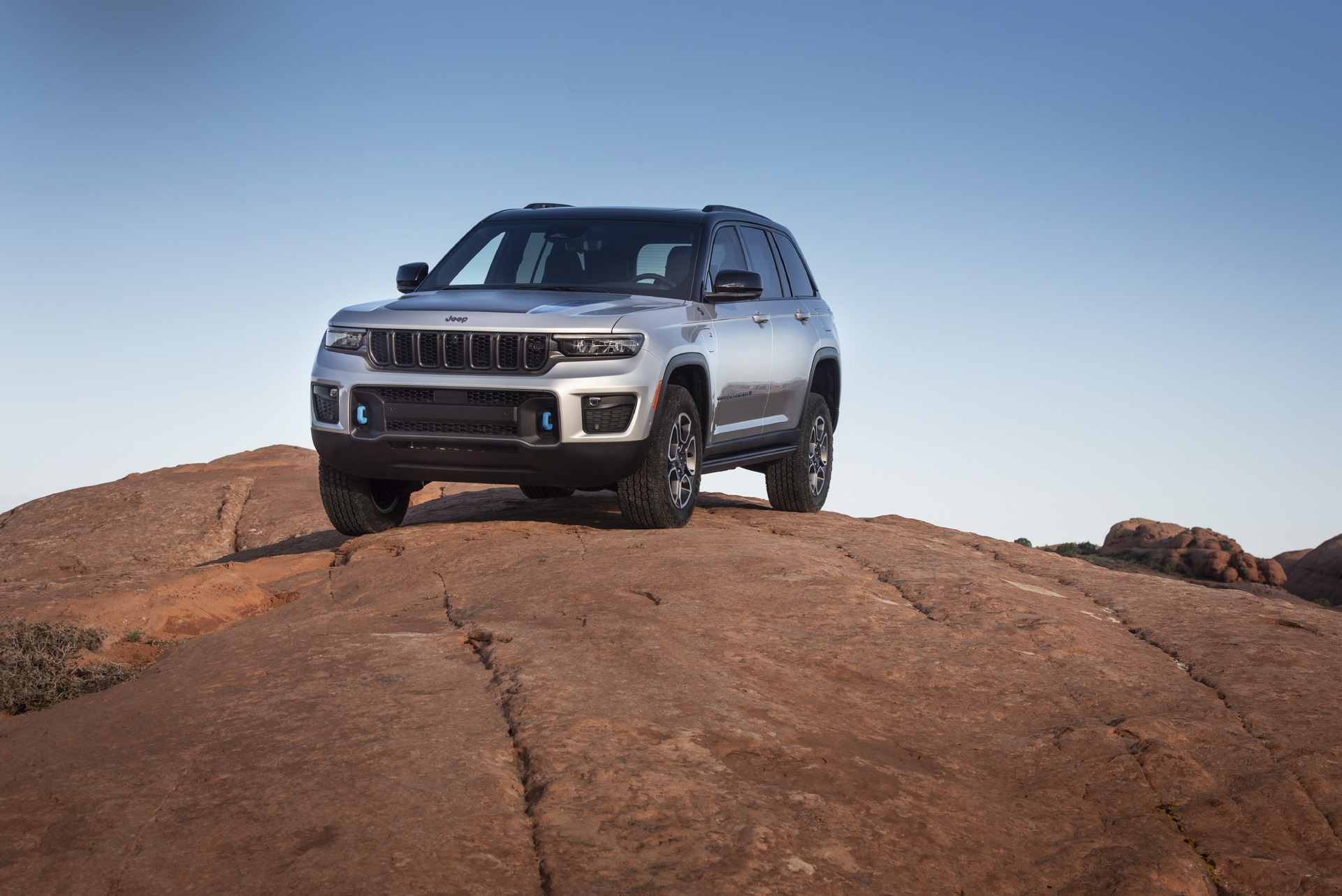 Download 2022 Jeep Grand Cherokee Trailhawk 4xe - Front Three-Quarter HD Wallpaper 1921x1283 #9