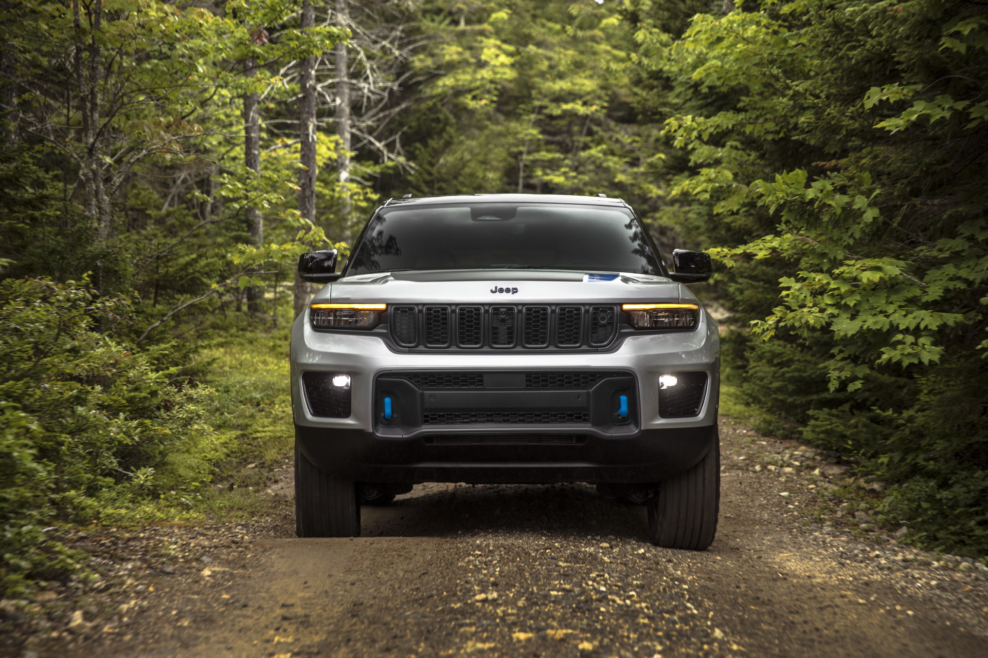 Download 2022 Jeep Grand Cherokee Trailhawk 4xe - Front HD Wallpaper 1921x1281 #3