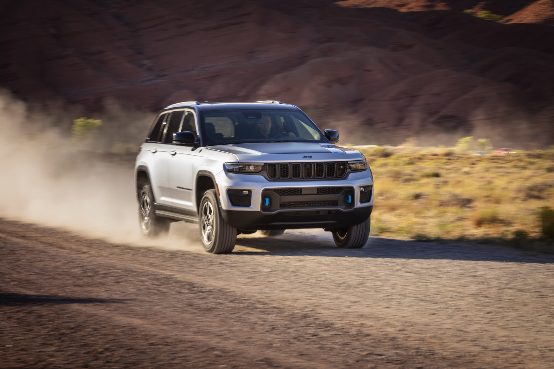 Download 2022 Jeep Grand Cherokee Trailhawk 4xe - Front HD Wallpaper 1921x1281 #12