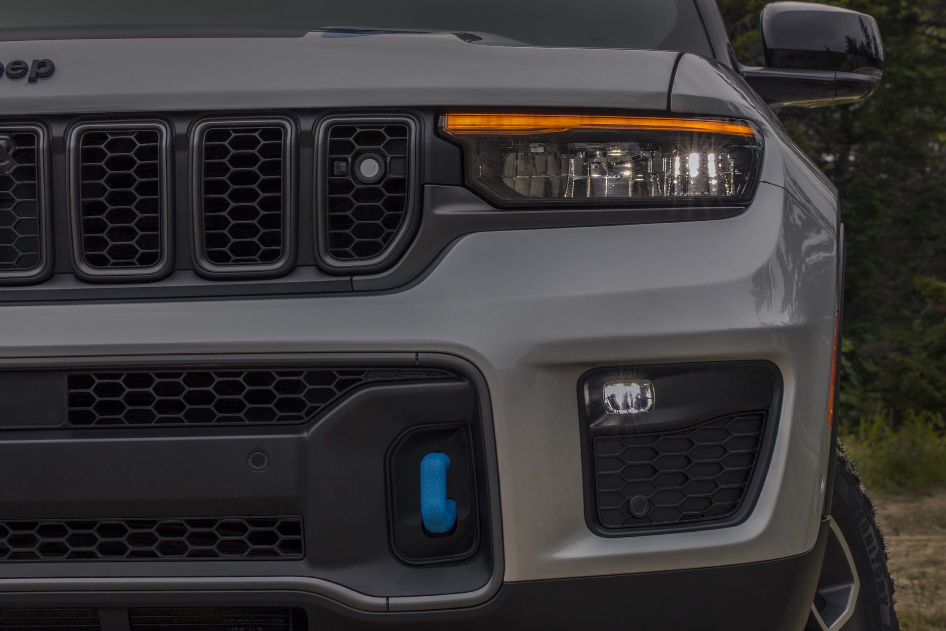Download 2022 Jeep Grand Cherokee Trailhawk 4xe - Headlight HD Wallpaper 1921x1281 #36