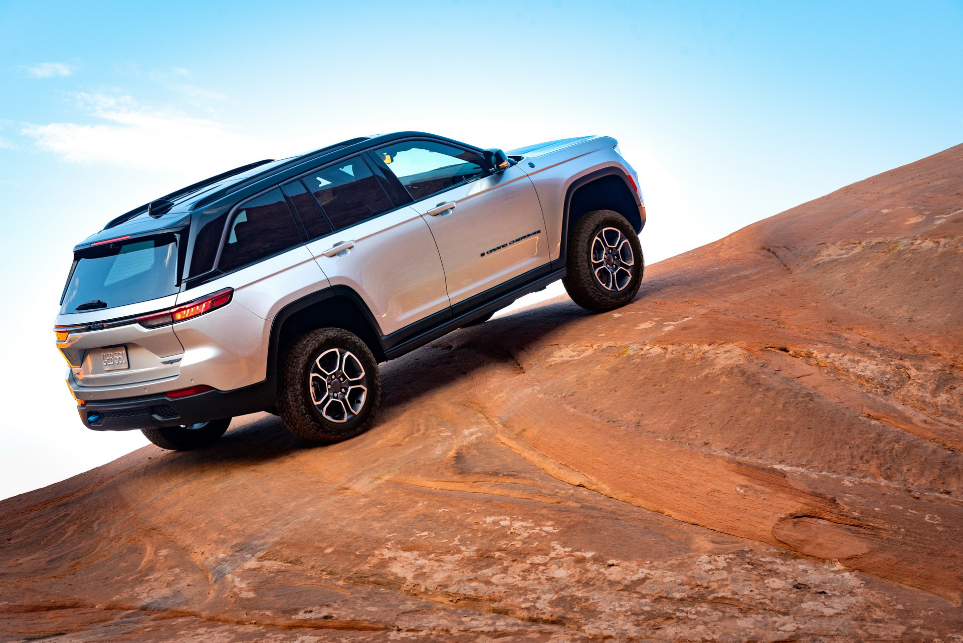 Download 2022 Jeep Grand Cherokee Trailhawk 4xe - Off-Road HD Wallpaper 1921x1283 #14