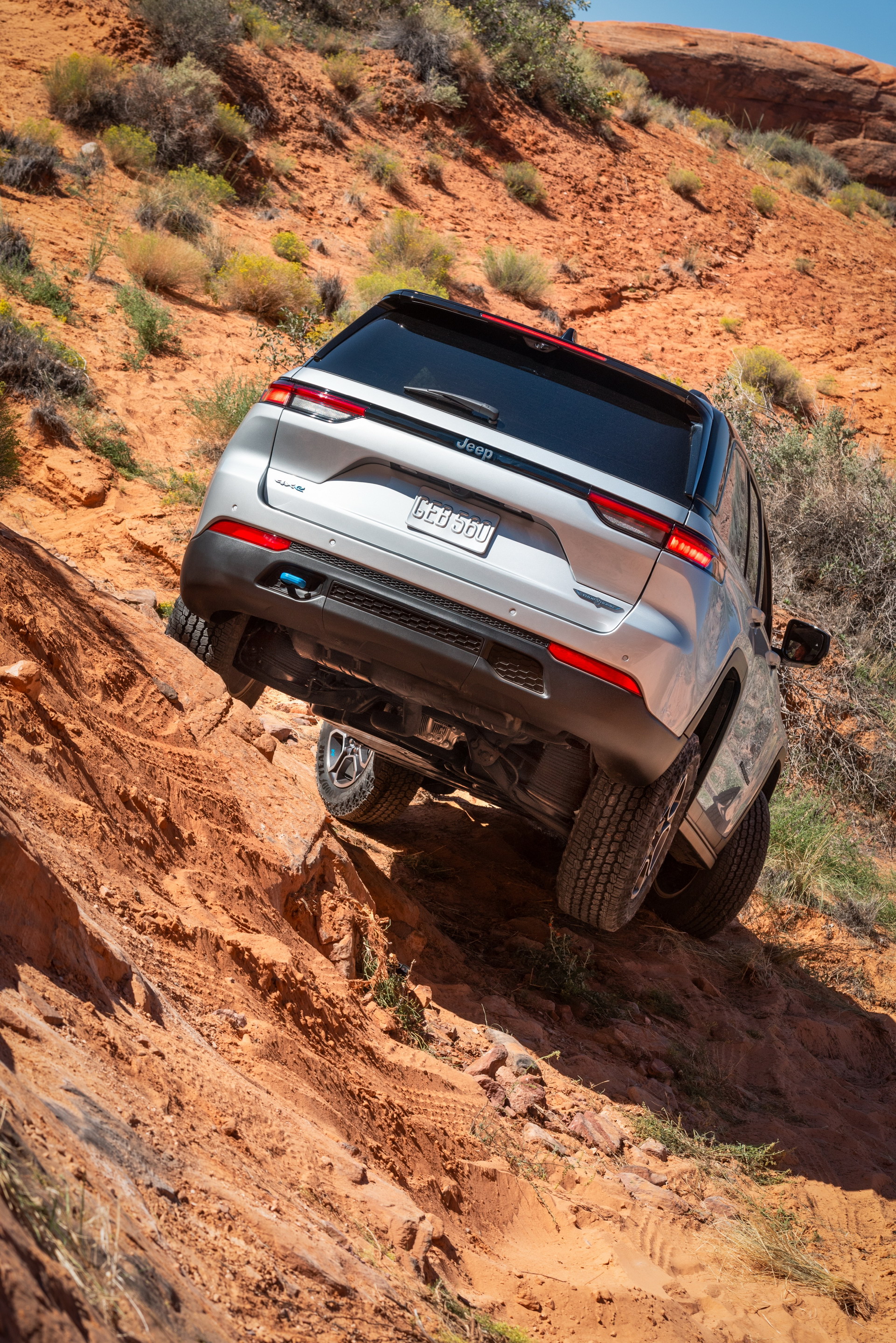 Download 2022 Jeep Grand Cherokee Trailhawk 4xe - Off-Road HD Phone Wallpaper 1921x2877 #6
