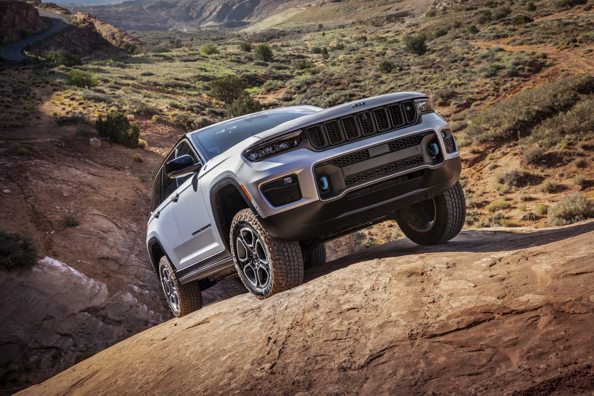 Download 2022 Jeep Grand Cherokee Trailhawk 4xe - Off-Road HD Wallpaper 1921x1281 #15