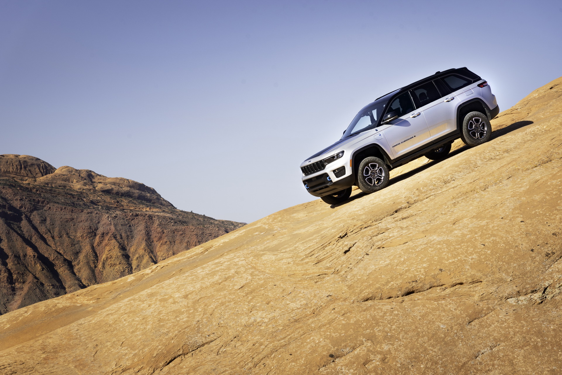 Download 2022 Jeep Grand Cherokee Trailhawk 4xe - Off-Road HD Wallpaper 1921x1283 #19