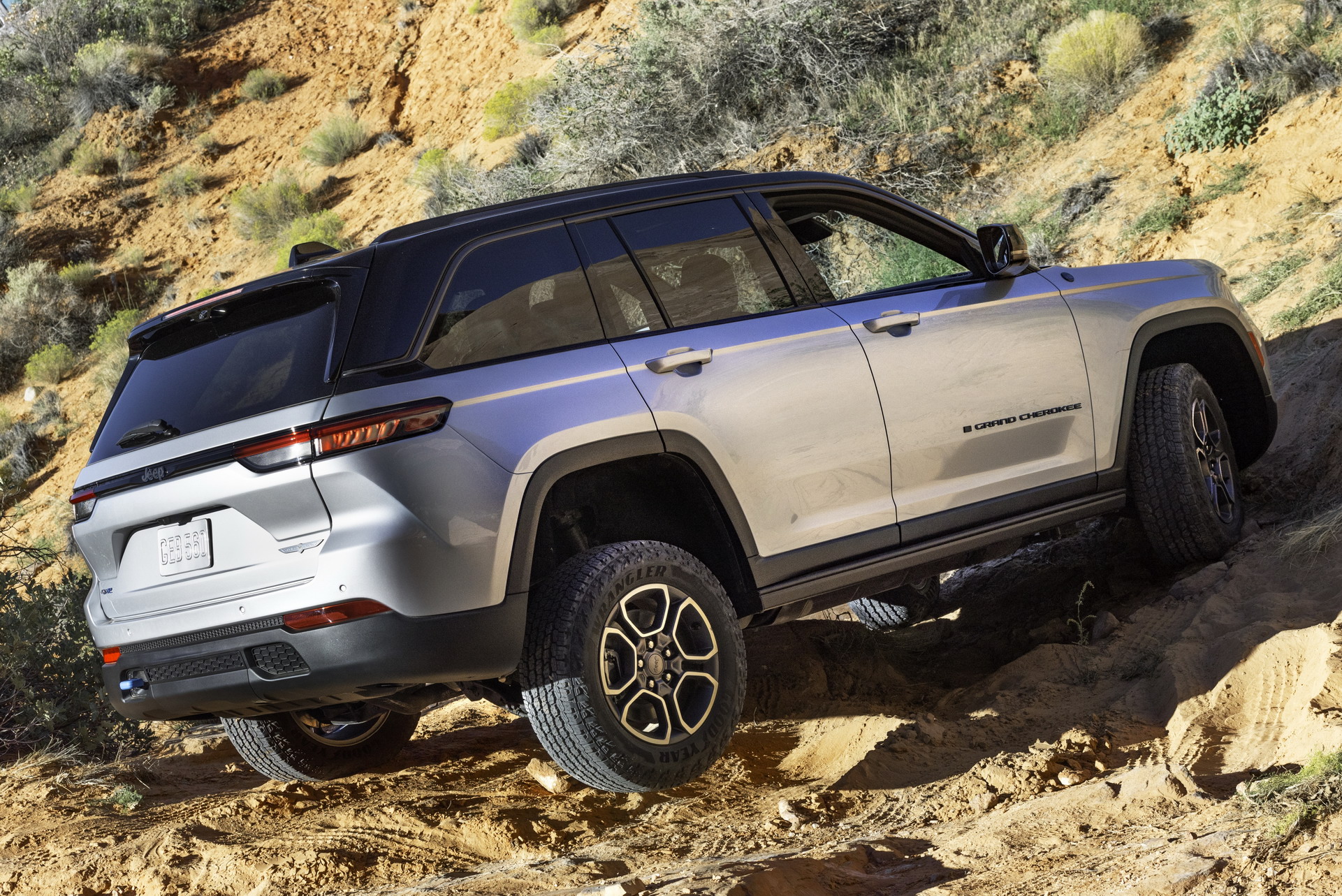 Download 2022 Jeep Grand Cherokee Trailhawk 4xe - Off-Road HD Wallpaper 1921x1283 #20