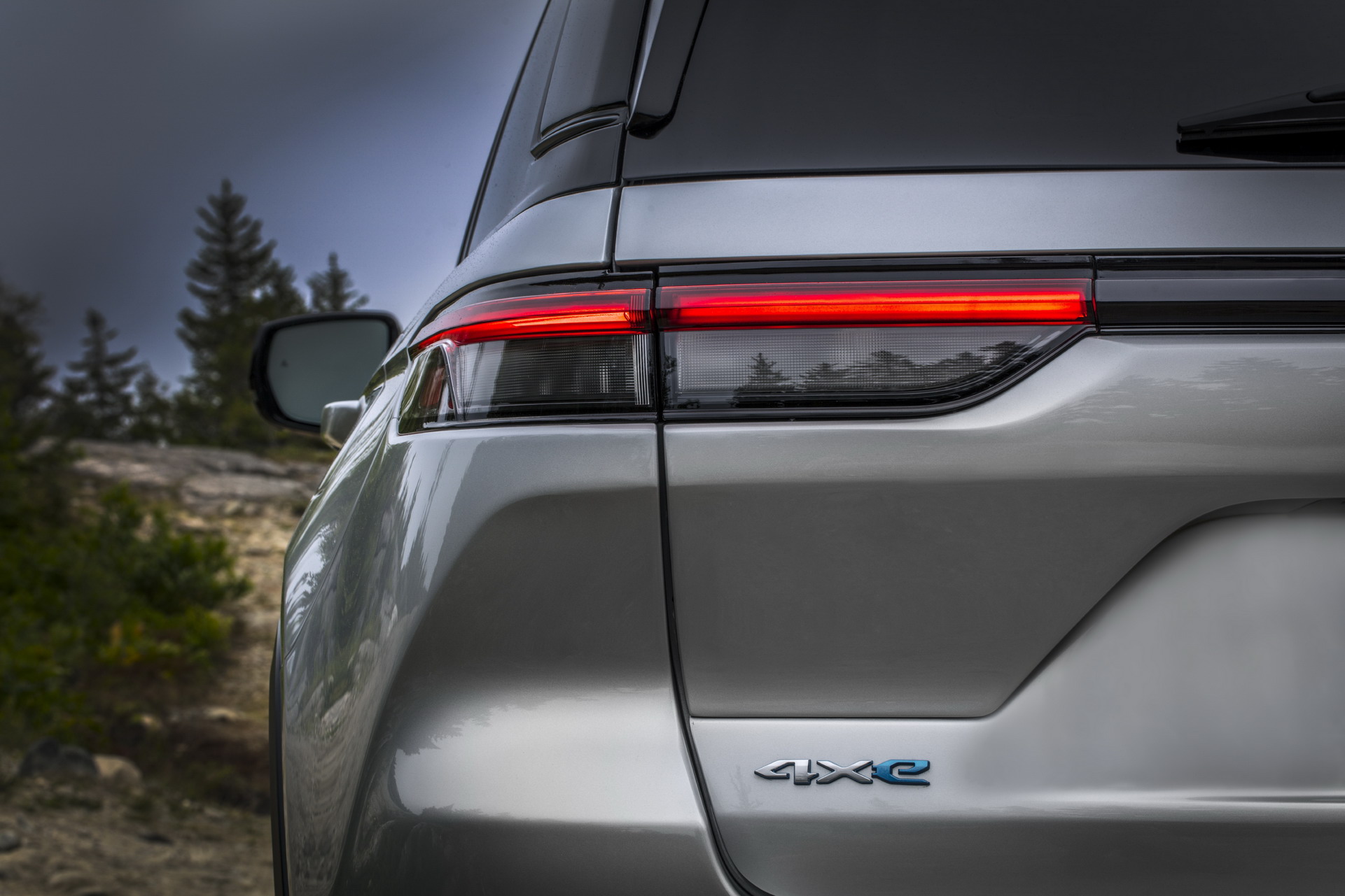 Download 2022 Jeep Grand Cherokee Trailhawk 4xe - Tail Light HD Wallpaper 1921x1281 #48