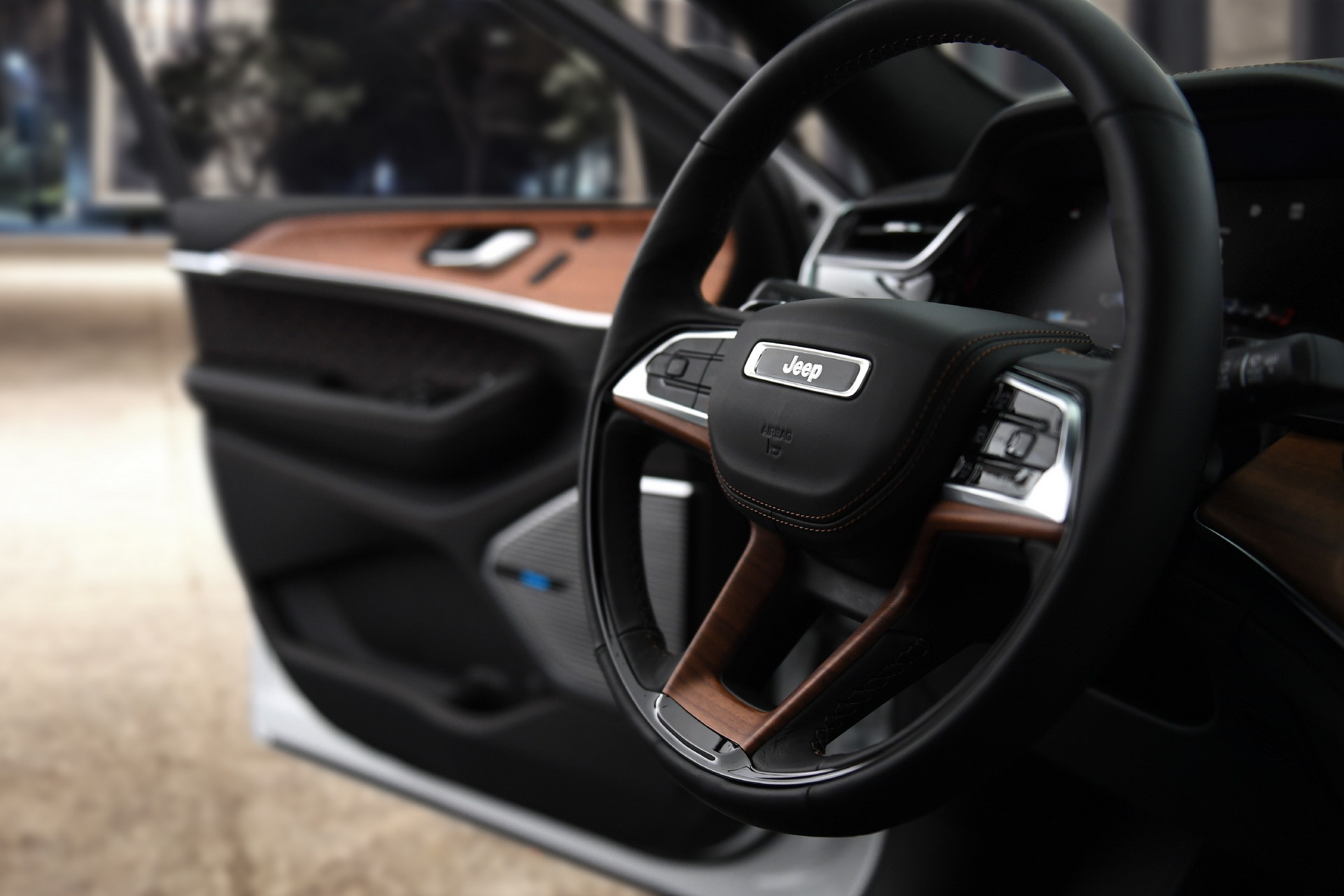 Download 2022 Jeep Grand Cherokee Trailhawk - Interior, Steering Wheel HD Wallpaper 1921x1281 #40