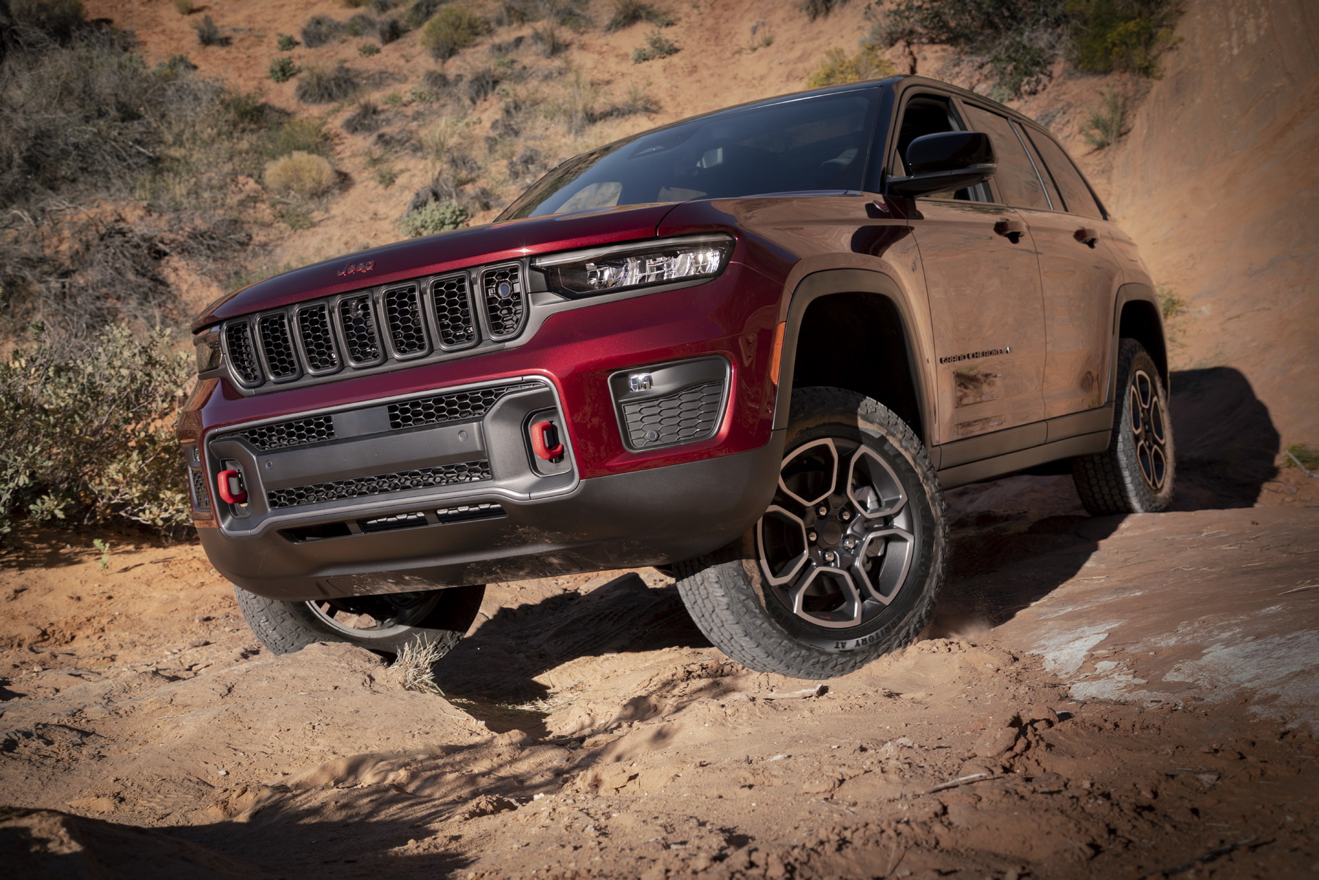 Download 2022 Jeep Grand Cherokee Trailhawk - Off-Road HD Wallpaper 1921x1281 #7
