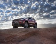 2022 Jeep Grand Cherokee Trailhawk - Off-Road Wallpaper 190x150