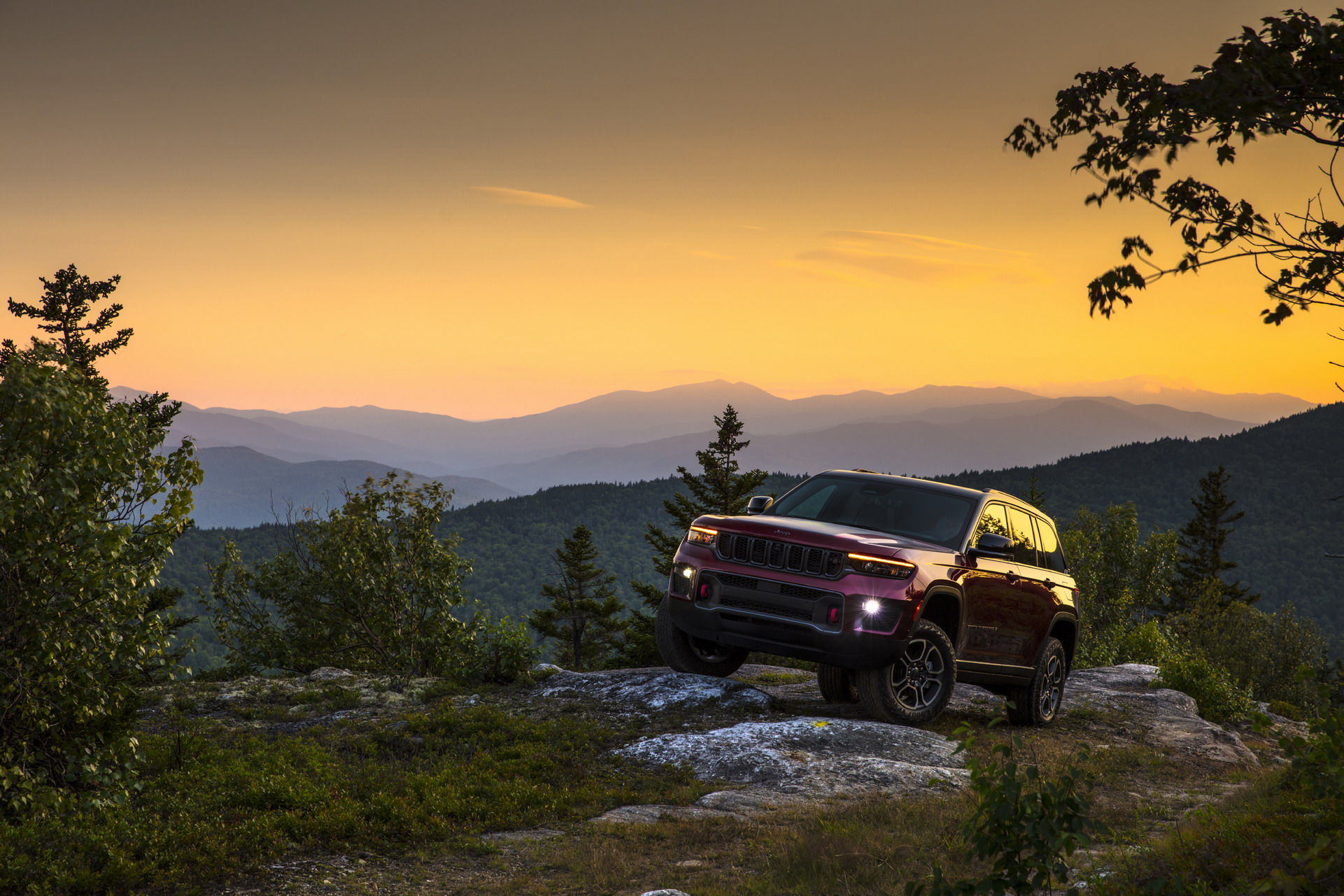 Download 2022 Jeep Grand Cherokee Trailhawk - Off-Road HD Wallpaper 1921x1281 #22