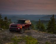 2022 Jeep Grand Cherokee Trailhawk - Off-Road Wallpaper 190x150