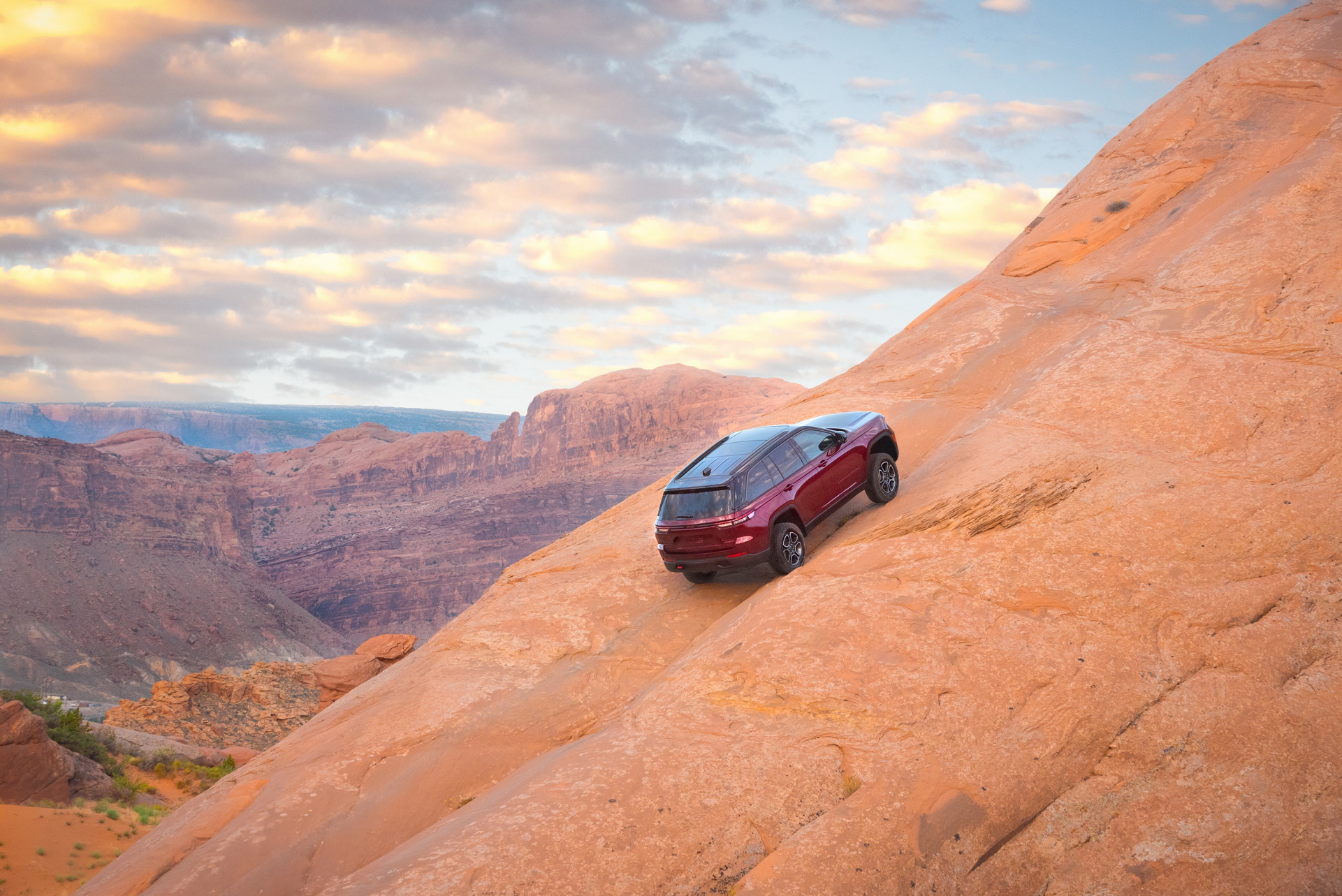 Download 2022 Jeep Grand Cherokee Trailhawk - Off-Road HD Wallpaper 1921x1283 #17
