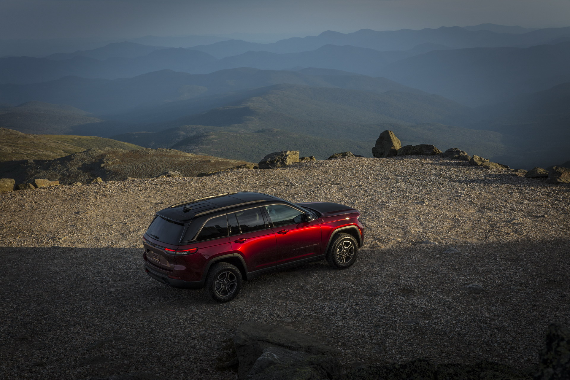 Download 2022 Jeep Grand Cherokee Trailhawk - Rear Three-Quarter HD Wallpaper 1921x1281 #28